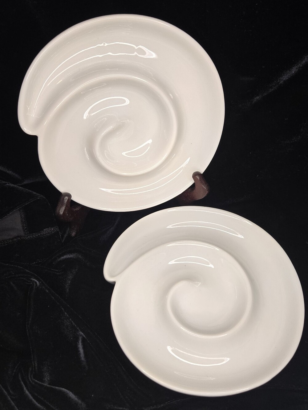 Cordon  Bleu BIA White Porcelain Swirl Olive Appetizer Crudite Plates Set of 2
